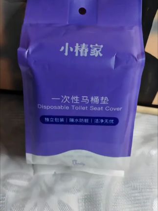我现在出门住酒店一定会带上这个一次性马桶垫,因为你真的不知道前面都是谁做过。这个弹性很大,适用于大部分的马桶圈,而且前面还做了加长的设计,可以很好的隔脏,双层防护,用起来很放心。每个都是独立包装,干净卫生,经常出差旅行的赶紧备上吧!#一次性马桶垫 #一次性马桶垫坐垫 #一次性马桶垫推荐 #马桶垫 #马桶垫推荐