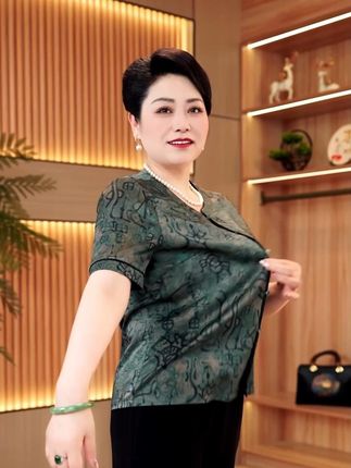 妈妈夏装短袖衬衫宽松中老年人奶奶装开衫阔太太上衣高档60-70岁#精品中老年女装 #穿出高级感 #中式美学服饰 #穿搭 #衬衫