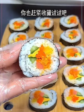 自制寿司 孩子想吃寿司不用出去买,在家几分钟就能搞定,而且干净又卫生#美食推荐 #寿司 #寿司教程