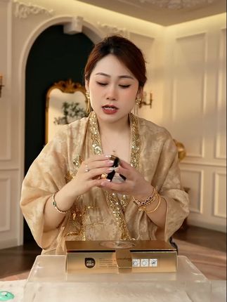 【新款上市】OnlyModel唯模人参虫草水光精华气垫BB霜 【新款上市】OnlyModel唯模人参虫草水光精华气垫BB霜#气垫 #气垫推荐 #水光精华气垫 @DOU+上热门 @DOU+小助手
