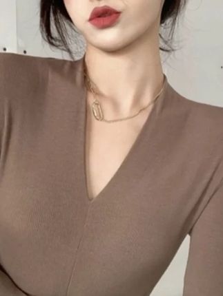 打底衫女秋冬季 黑色打底衫女秋冬季V领洋气修身显瘦时尚T恤低领长袖内搭紧身上衣#打底衫女秋冬季 #V领洋气 #修身显瘦 #时尚T恤 #长袖内搭