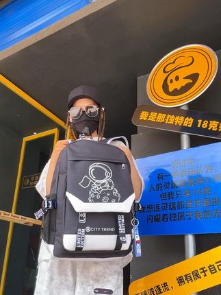 天空是倒过来的海,云是翻涌的浪。#包包推荐 #潮牌男女同款 #双肩包 #包包控