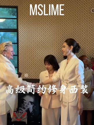 王嬛嬛MsLime25年新款【BC定制】亚麻人丝简约修身西装 经典简约设计适配多元风格:内搭衬衫、西裤是干练职场装,搭配 T 恤、牛仔裤则变休闲轻商务,甚至能叠穿连衣裙打造层次感。纯色系基调不挑肤色,细节处的隐形扣、平整走线更显高级,完美契合品牌 “优雅与实用并存” 的理念,成为春夏衣橱里 “穿得久、搭得广” 的核心单品。#王嬛嬛 #高级感穿搭 #西装搭配 #品质女装 #时尚单品