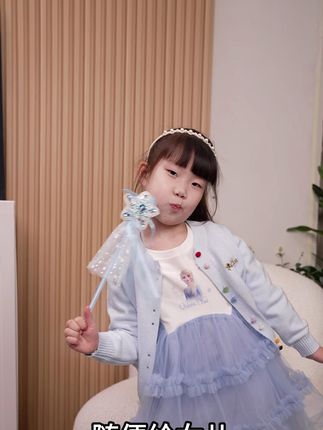 童年很短,不留遗憾,女孩子的快乐很简单 ,穿漂亮的衣服,把她打扮成公主就可以快乐一整天哦#萌娃穿搭 #女童套装 #秋季穿搭 #高品质童装 #谁穿谁好看