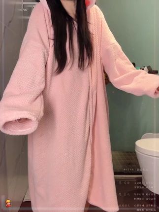 冬天洗完澡怕冷的,都去把三利这件三合一懒人浴袍焊在身上!真的太暖和太方便了!!!#三利  #三利浴巾  #家居服  #浴巾  #秋冬必备 X