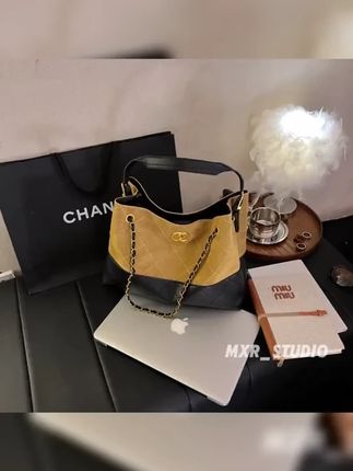 小香风25A麂皮托特包|小香风25A麂皮材质|麂皮单肩斜挎包 #好物推荐 ? #包包 #爆款热卖中 #包包推荐 #精致女人必备 小香风25A麂皮托特包包大容量链条水桶包流浪单肩斜挎包