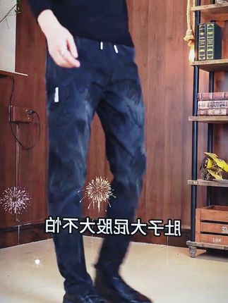 家人们,2025早秋必入的男士休闲裤来啦!这款裤子弹力宽松,穿起来超舒服,完全不束缚。提花设计超有个性,花纹直筒的款式,痞帅又潮流,轻松打造出时尚感。无论是搭配T恤还是衬衫,都能让你成为人群中的焦点。男士们赶紧冲!#男士休闲裤 #2025早秋新款 #提花裤子 #潮流男装 #个性穿搭