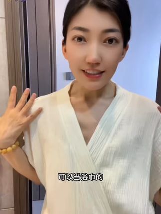 洗完澡一裹就完事儿!不要太方便了,平时还可以当个家居服,好看又舒服#浴袍#可穿式浴巾