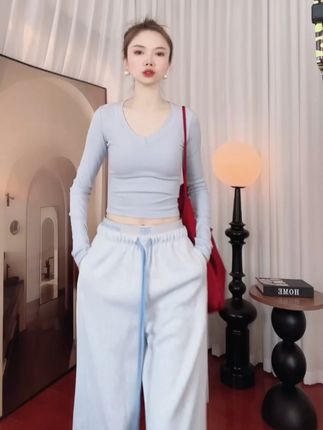 掐腰显瘦V领长袖T恤女春短款纯色打底衫上衣#百搭上衣 #穿出自己的风格 #显瘦穿搭 #高级感穿搭 #秋季穿搭