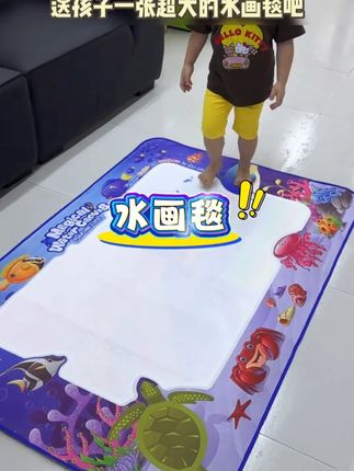 终于给孩子找到这种超大的水画布了,这会孩子可以放开手脚尽情涂鸦了!关键爸爸妈妈也没有清洁的负担,孩子重复玩!真的太解放妈妈双手了#想画就画 #水画毯 #母婴好物 Z