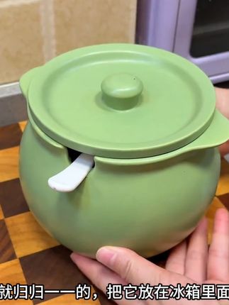 陶瓷猪油罐耐高温家用带过滤厨房储油罐储存荤油壶装辣椒油瓶罐子 陶瓷猪油罐耐高温家用带过滤厨房储油罐储存荤油壶装辣椒油瓶罐子#爱生活爱美食 #美食推荐 #一起学做菜 @DOU+小助手 @DOU+上热门