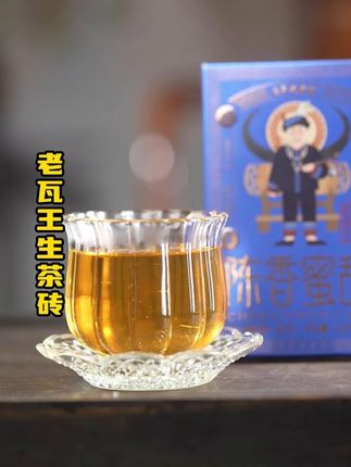 几十块钱喝好茶!数量不多先到先得! 喝普洱茶,我还是喜欢这种,可以随取随泡的茶砖,轻轻一掰就是一次的量,冲泡很方便!冲泡出来的茶汤金黄透亮,花香四溢!喝入口就像喝蜂蜜水一样香甜,十分的好喝,每块都是这种条索肥硕,白毫满披的品质。现在新品上新,格格直播间好价就能拿下!快来看看吧!.#古树茶 #召唤茶友 #爱喝茶的关注我 #以茶会友 #普洱生茶