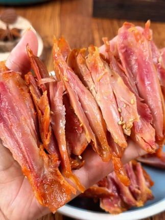 香香辣辣的即食去皮鸡腿 超好吃的去皮大鸡腿,鲜嫩不柴 ,特别入味#鸡腿 #开袋即食 #零食推荐