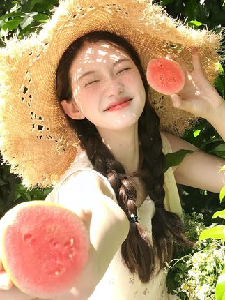 #张予曦毕雯珺真拍了红裙抱 #深情眼 #张予曦 #毕雯珺