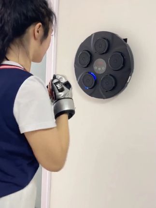 爸爸送给女儿的暑假礼物,远离手机电视就这么安排#暑假 #少儿拳击 #音乐拳击靶 #居家锻炼 #宝妈分享