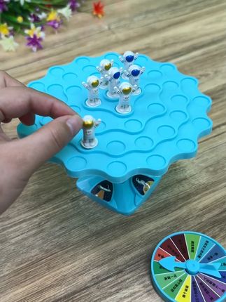 每天写完作业都要陪孩子玩一会儿太空人平衡树。慢慢地就形成了一种习惯,孩子连手机都很少玩了#益智玩具#专注力培养