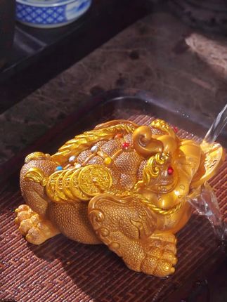 每天最解压的10秒钟,就是给它‘镀金’的时刻,看着颜色慢慢变 #茶宠摆件