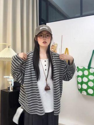 条纹开衫外套+背心+长袖 2025秋季新款休闲慵懒风简约百搭宽松条纹开衫外套+背心+长袖#慵懒风穿搭 #秋季穿搭 #穿搭技巧 #ootd穿搭