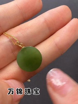 🍃碧玉现在很贵的 这是君君三年前的老货 全部都是老料的俄料的碧玉料子 颜色超级在线#万锦珠宝直播间 #万锦珠宝店铺 #和田玉