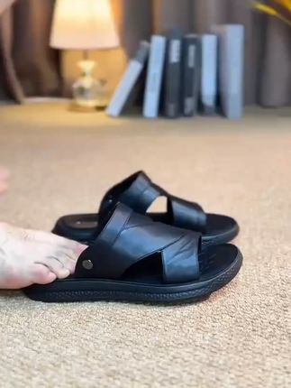 蜘蛛王凉鞋男真皮夏季休闲沙滩鞋头层牛皮透气软底户外两穿皮凉鞋-1 这双高跟鞋设计太牛,鞋跟藏着小心机,品质更是无可挑剔 #谁穿谁好看系列 #美出高级感 #今天穿什么