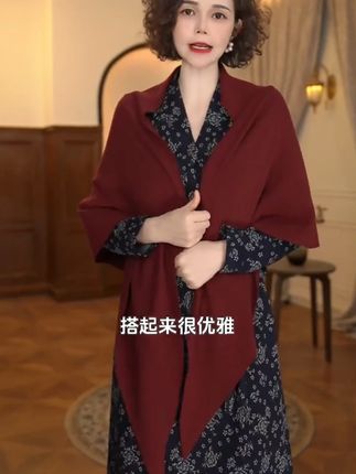 去解锁不同的自己,上瘾的是打扮时候美美的自信~ #秋季怎么穿 #遮肉显瘦不挑身材 #气质漂亮妈妈装 #50岁依然保持好状态 #v领连衣裙