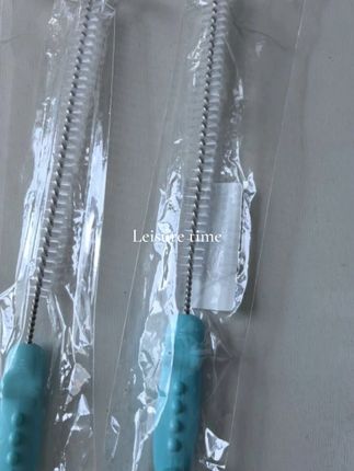 这个小刷子是真的好用,吸管可以清洗的干干净净,不留死角#清洁 #奶瓶刷#吸管清洁刷#母婴好物
