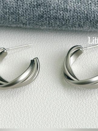 2025新款铜合金耳饰,枪灰色缠绕交叉线条高级感满满! #高级感耳环 #新款女耳饰 #女款耳饰 #枪灰色耳环 #铜合金耳饰