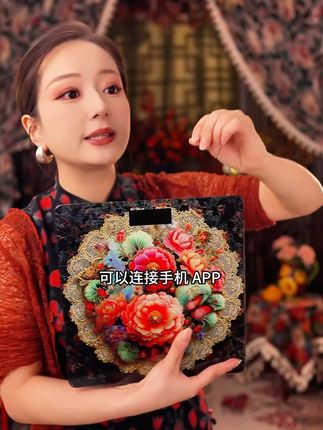 #家用电子秤 #精准体重秤 终于找到好看的体重秤!暗里繁花家用电子秤,“暗里繁花” 设计显高级,高精度称重不误差,充电款续航久,居家放卧室、浴室都合适~#男士神仙单品 #无限回购的宝藏单品 #在抖音入手的好东西 @DOU+小助手 @DOU+上热门