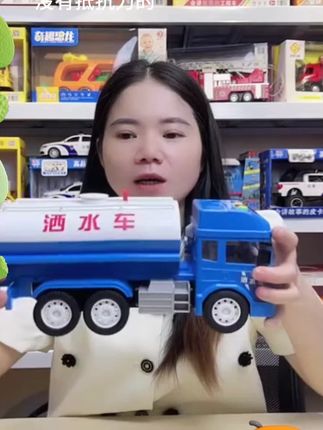 大号惯性可喷水洒水车儿童仿真工程车男孩玩具汽车模型益智有趣 #儿童玩具#儿童益智#玩具#礼物推荐#模型@DOU+小助手 @DOU+上热门