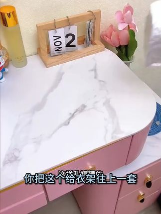 一个小小的衣架连接挂钩,套过衣架,就可以把衣架一个个串联起来,归类整理,节省空间#实用好物 #衣架连接挂钩