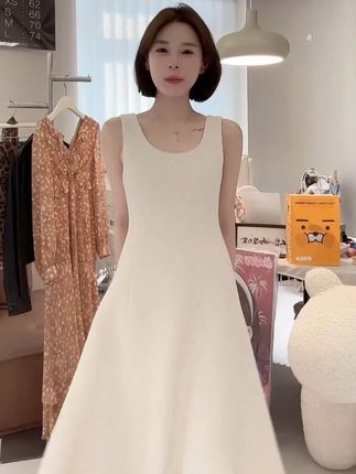 生活需要仪式感, 就如你值得这份特别#连衣裙 #秋冬穿搭 #早秋贵气穿搭感