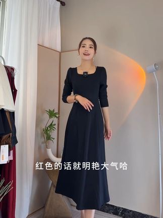 黑色方领泡泡长袖连衣裙秋冬季长款收腰赫本风高级感公主裙小黑裙 黑色方领泡泡长袖连衣裙秋冬季长款收腰赫本风高级感公主裙小黑裙 #方领连衣裙 #泡泡袖连衣裙 #收腰显瘦连衣裙 #高级感穿搭 #遮肉显瘦连衣裙