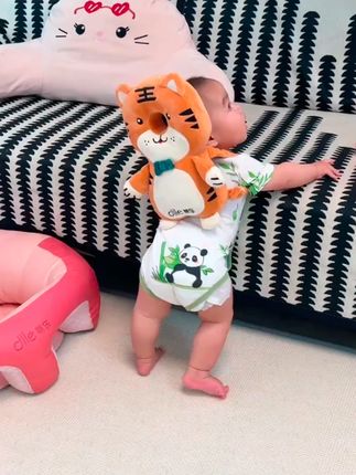 宝宝五个月开始学坐,在学坐学爬和学走路的时候,很容易往后仰 防摔枕很需要哦,保护后脑勺 #宝宝防摔枕 #宝宝好物分享  #母婴用品  #爱了爱了