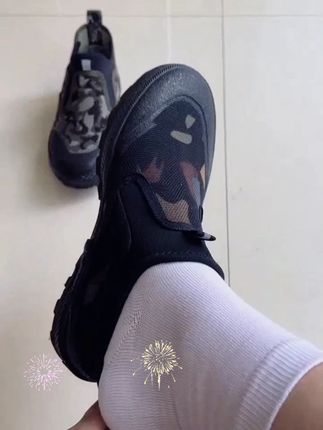 男同胞们看过来!3531新款一脚蹬低帮男鞋震撼来袭!户外迷彩的设计超酷超时尚,无论是在工地劳动还是日常出行都能轻松驾驭。橡胶底耐磨防滑,给你稳稳的安全感。劳保功能更是贴心,让你工作时无后顾之忧。赶紧入手一双吧!#男鞋 #一脚蹬 #户外工作鞋 #橡胶底 #劳保鞋