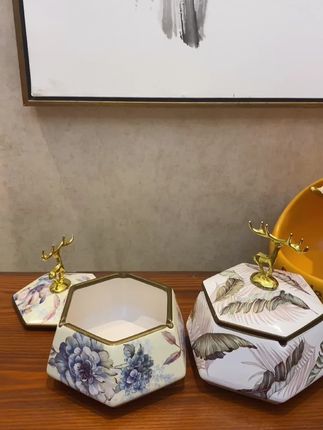 美式创意带盖陶瓷烟灰缸,客厅家用还能储物! #多功能储物 #陶瓷烟缸 #个性潮流 #美式烟灰缸 #客厅家用
