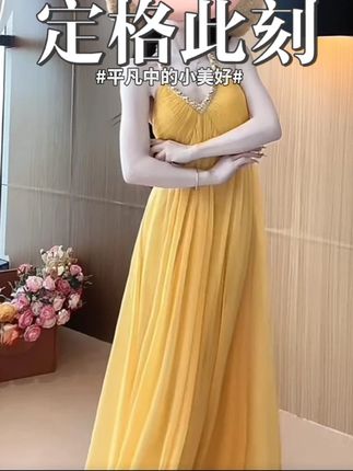 夏季新款时尚气质法式绑带挂脖减龄连衣裙(有胸垫)#夏季穿搭 #夏季必备 #ootd穿搭 #遮肉显瘦 #爆款热卖中