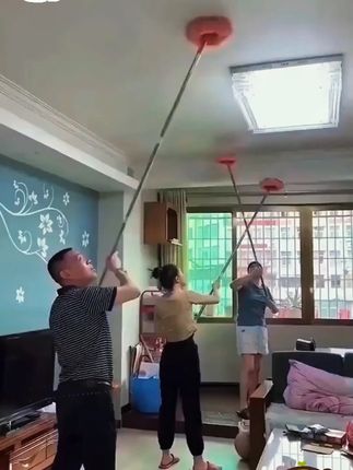屋顶发霉不好打扫 试试这个太阳花除尘拖把,加长杆子高处也能轻松搞定,拖地也干净,角角落落打扫干净#太阳花拖把