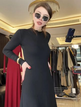 黑色圆领长袖打底女连衣裙早秋气质收腰显瘦长款大摆连衣裙 #黑色圆领连衣裙 #早秋气质连衣裙 #内搭外穿都好看 #孕妈妈都可以穿 #显瘦显高显气质
