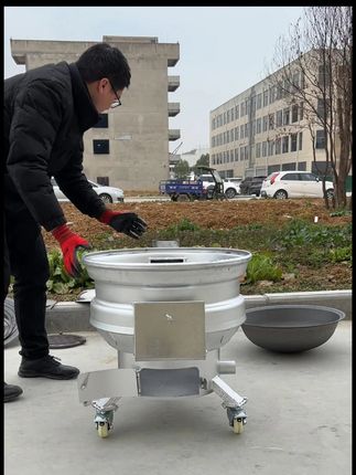 坚固的轮毂柴火灶,适合农村使用。火力旺,烹饪快,节能又环保。让您轻松做出美味农家菜。#轮毂柴火炉 #柴火炉 #可移动炉子 #农村炉子