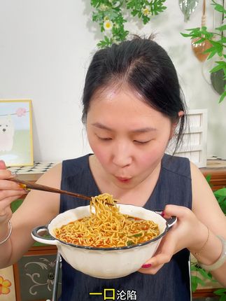 老京辉面暖心间,经典风味,百吃都不厌 #干脆面 #童年记忆小零食 #好吃到停不下来 #吃货必备 #追剧小零食