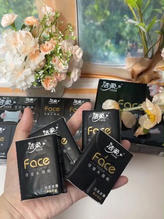 不但可以干湿两用,还自带古龙香,小包携带方便。 #生活用纸#卫生纸#纸巾