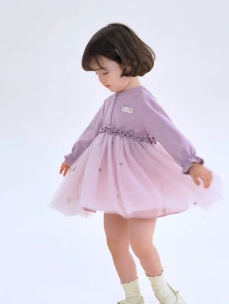 宝宝花边拼接网纱连衣裙 【梦幻紫蝶·甜系公主裙】每个小女孩都是童话里的在逃公主!这款紫色花边拼接网纱连衣裙,仙气值直接拉满~层层叠叠的梦幻裙摆,随风起舞像一朵小紫云,软fufu的触感让宝贝爱上转圈圈!#女童连衣裙 #高品质童装 #骗你生女儿 #生女儿就是用来打扮的 #萌娃穿搭