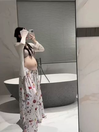 一胎二胎都在回购的孕妇无痕高腰内裤,谁穿谁舒服!高腰托腹的设计,不勒肚子不掉档,加宽的设计不会卡裆,软软糯糯的面料,特别亲肤透气,真心好穿呀#孕期好物分享#面料柔软舒适保暖#孕妇裤#贴身衣物#孕期囤货