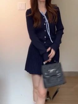 春秋新款v领针织上衣套装裙女减龄显瘦! #两件套女装 #今天穿什么 #小个子显高显瘦穿搭 #同色系搭配