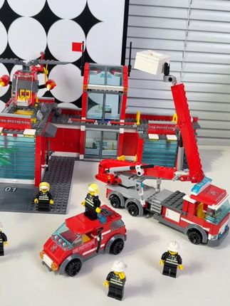 宝妈们还在纠结给孩子选什么玩具吗? 这套消防主题的积木玩具,可以拼成大楼,消防车,直升机,还搭配了各种人仔,孩子一玩一整天,越玩越聪明!#益智玩具推荐 #积木搭建 #拼装模型