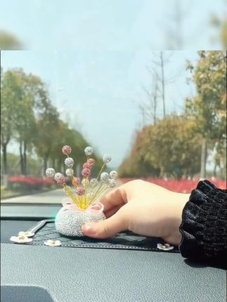 超高级!手工满天星汽车内饰摆件,安妮宝贝女神同款 #安妮宝贝同款 #车载摆件 #高级摆件 #好看的车饰 #高级装饰