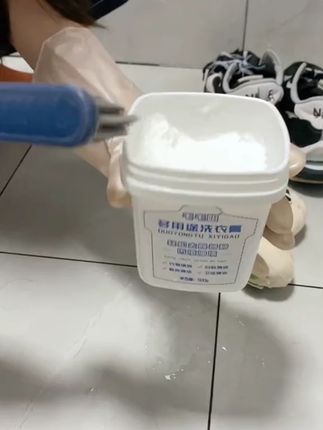 干家务里最喜欢的就是刷鞋,别管多脏的鞋子都刷的白白净净,可少不了这个清洁膏的帮忙,真的是嘎嘎好用,不管是洗衣服还是卫具厨具都能用,趁现在有活动买二送一到手三瓶