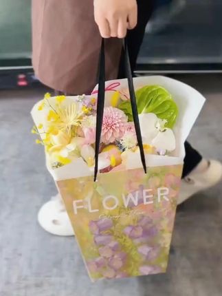 新款加大号梯形鲜花手提袋加长提绳生日节日花束礼袋油画风简约款 #鲜花💐 #花店日常 #花束制作 #花束包装 #花束礼物 #鲜花手提袋 #毕业花束 #油画风 #手提袋