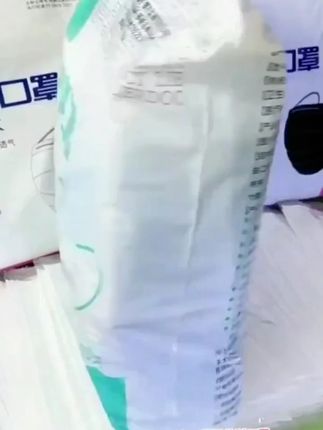 医用外科口罩一包100片 医用外科口罩#医用外科口罩 #医用口罩 #医用一次性口罩 #万央口罩