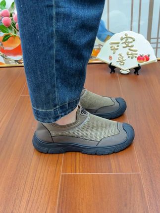 你这辈子都没穿过这么舒服的鞋,那真是太遗憾了,软底软面很舒适,踩上去就能让你浑身放松。#爸爸鞋 #软底软面